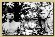 Ю.Г. Созонов (справа) с однополчанами 4-ой танковой армии Майоровым и Хамагоновым