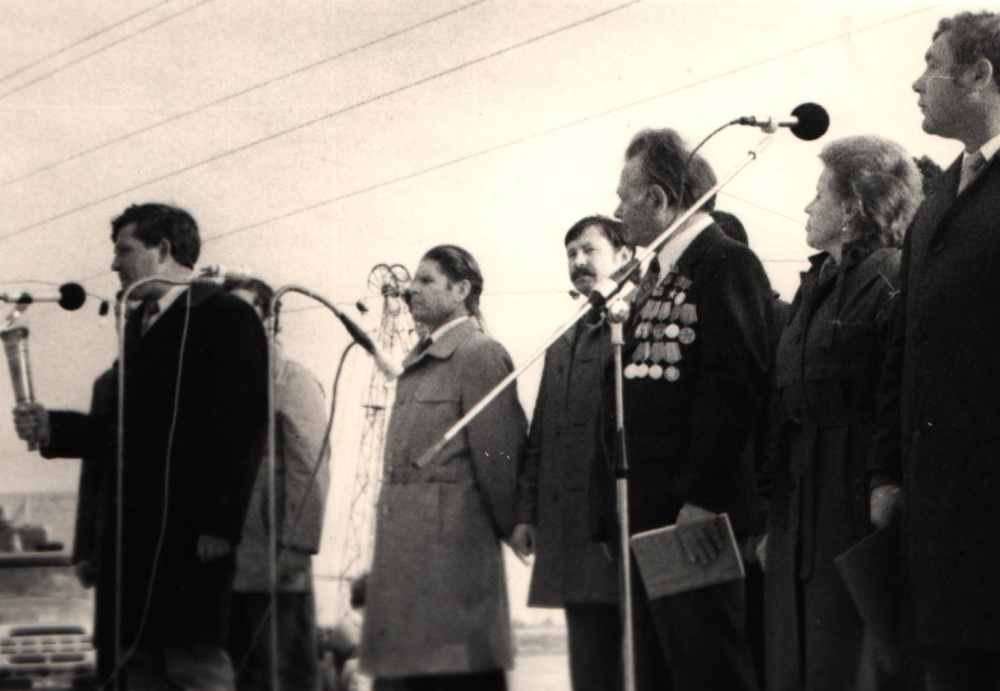 Ветераны Великой Отечественной войны на городском митинге, посвященному Неделе Мира