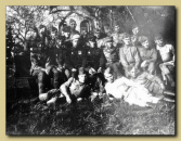 Созонов Юрий Георгиевич (во втором ряду второй справа) с группой бойцов 4-ой танковой армии