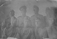 Скиба Иван Иванович  (первый ряд первый слева) среди фронтовых друзей