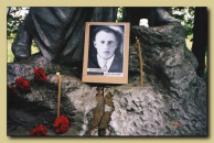 Портрет погибшего выпускника средней школы №1 в годы Великой Отечественной войны Артамонова Анатолия